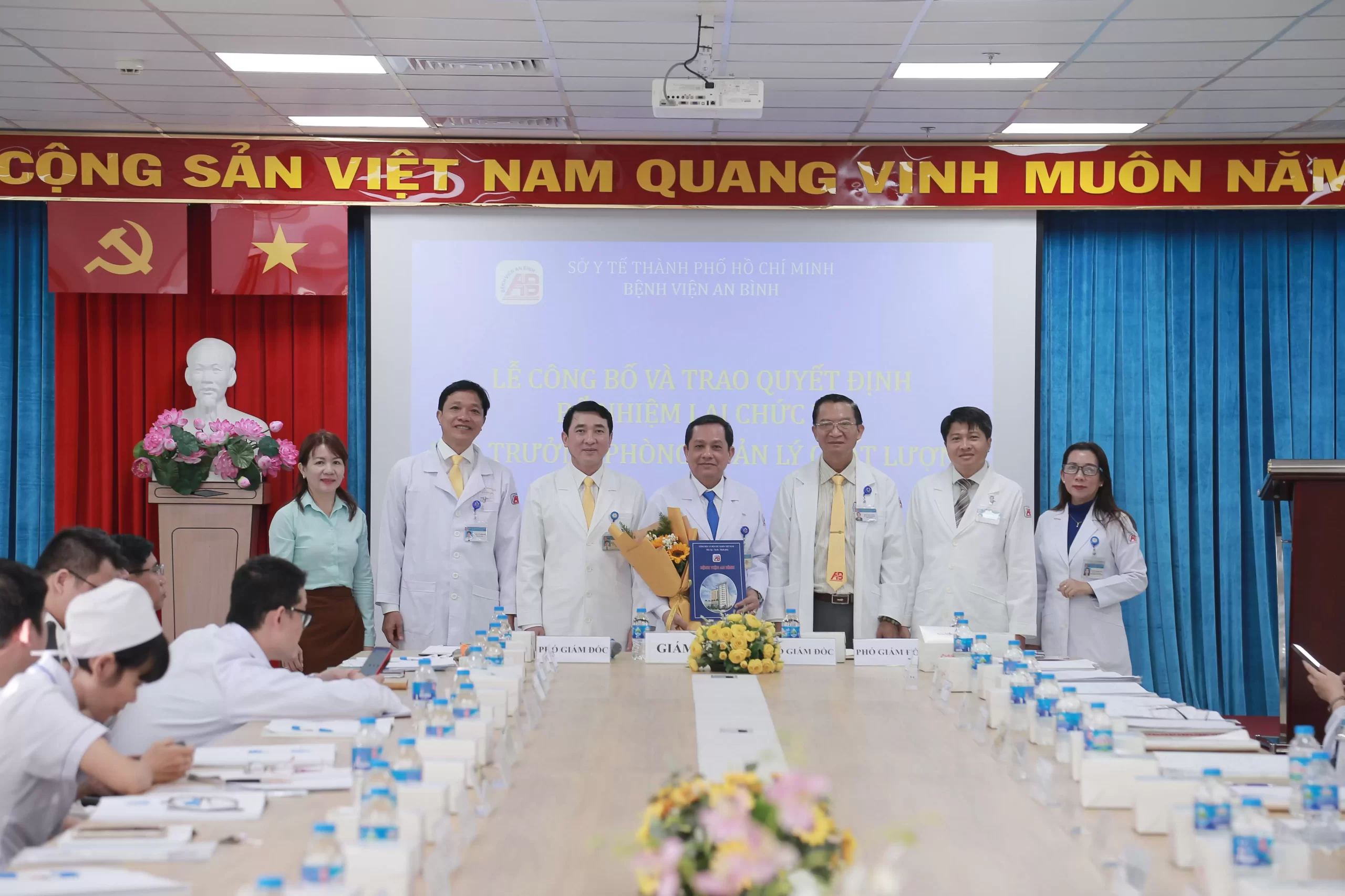 Bệnh viện An Bình tổ chức lễ công bố và trao quyết định bổ nhiệm, bổ nhiệm lại 01/12/2025
