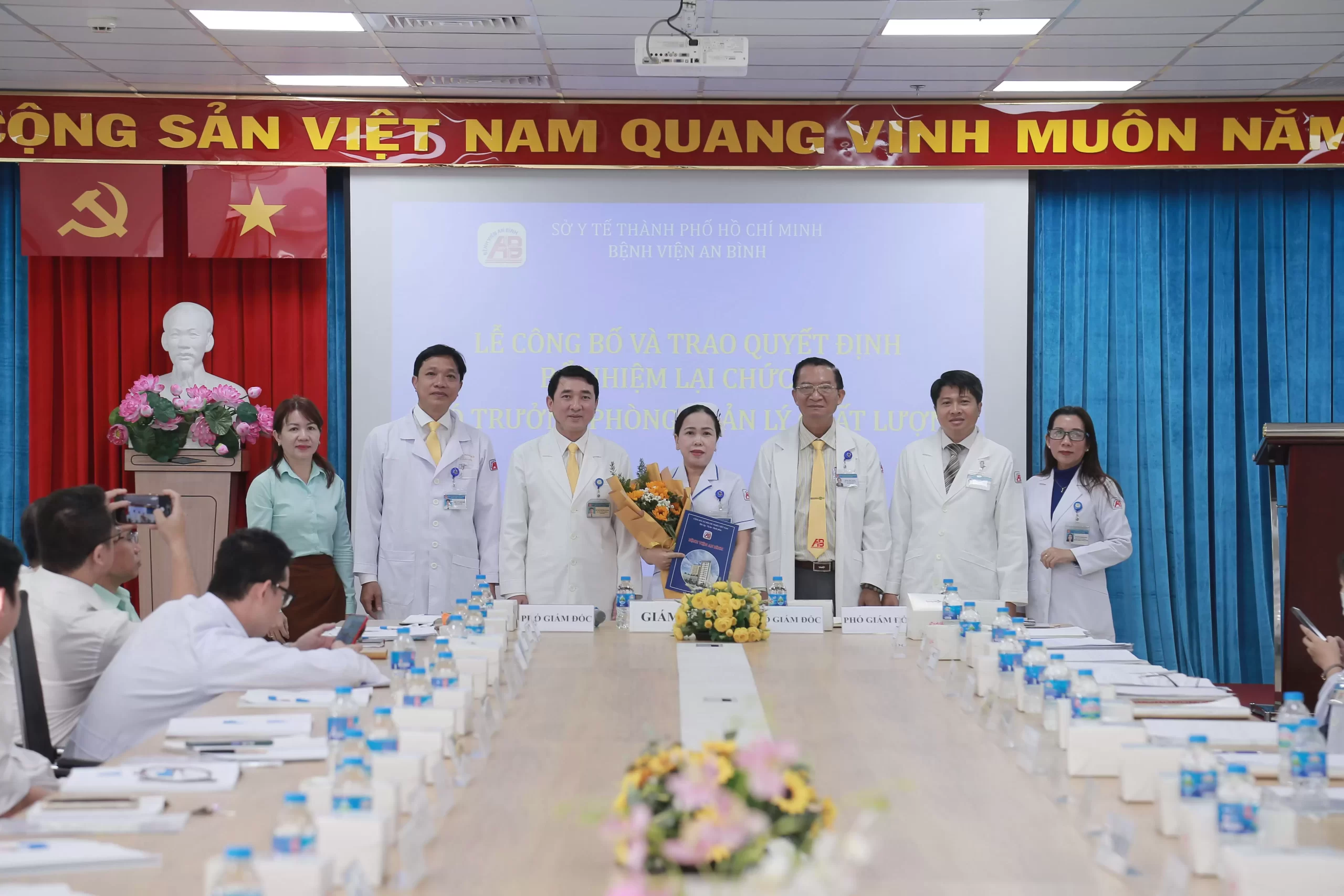 Bệnh viện An Bình tổ chức lễ công bố và trao quyết định bổ nhiệm, bổ nhiệm lại 01/12/2025
