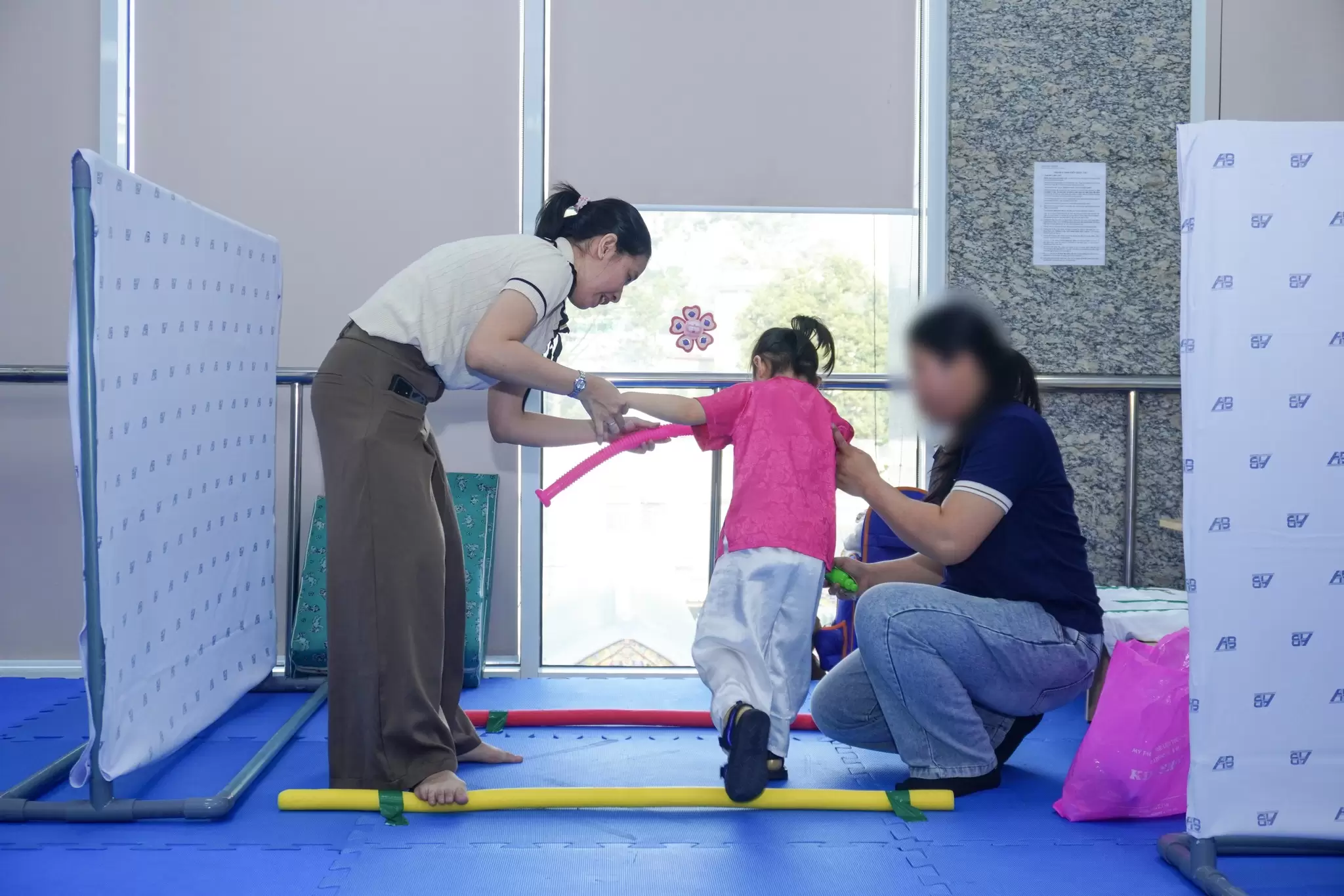 Bệnh viện An Bình đón tiếp Đoàn chuyên gia Đại học Catholic Louvain và triển khai chương trình “Trị liệu tăng cường HABIT – ILE”