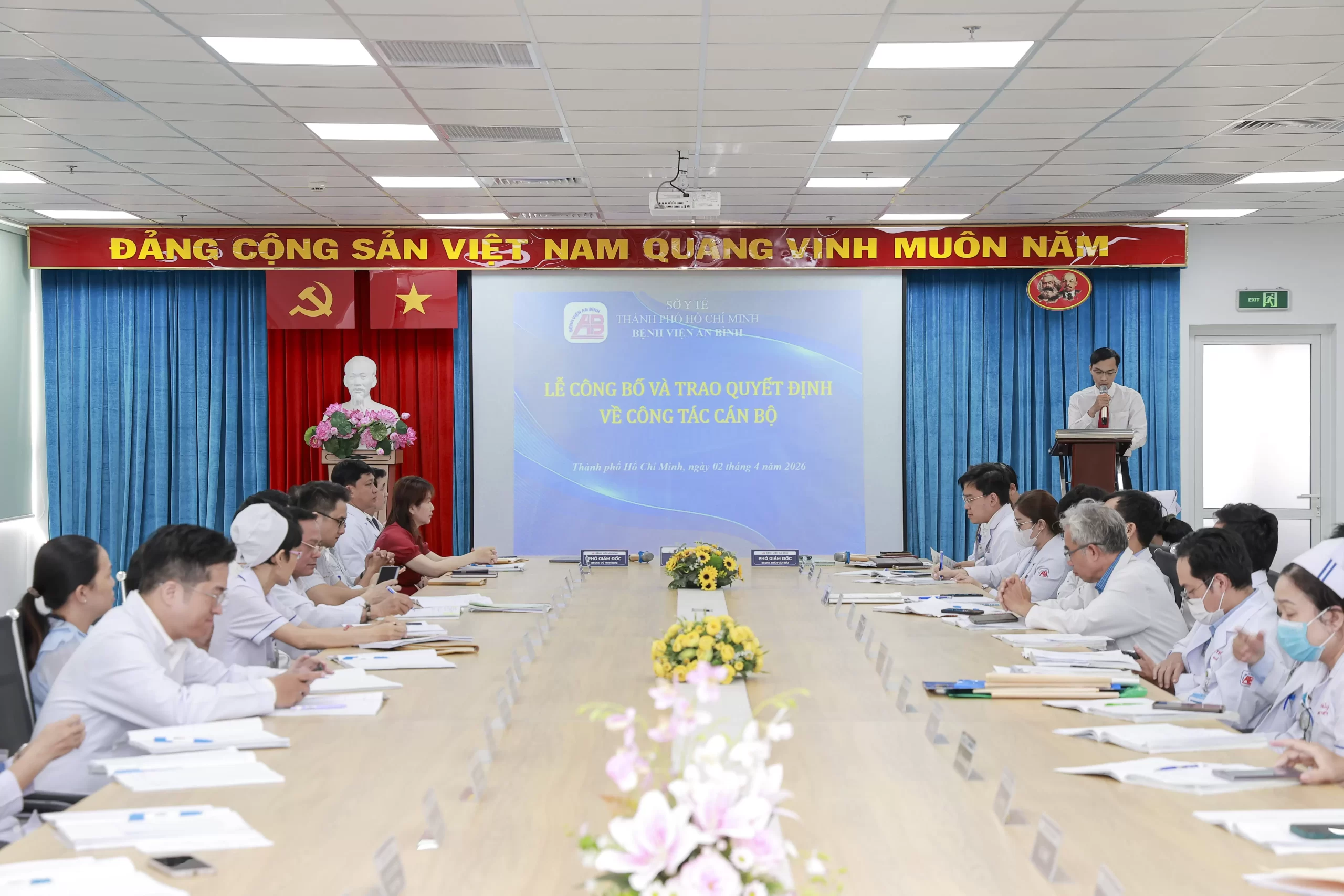 Lễ công bố và trao Quyết định Quyền Điều hành Khoa Phẫu thuật tạo hình thẩm mỹ