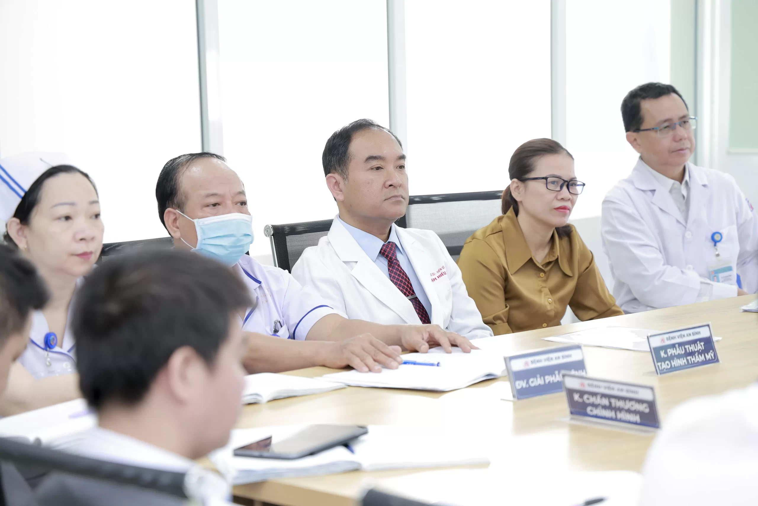 Lễ công bố và trao Quyết định Quyền Điều hành Khoa Phẫu thuật tạo hình thẩm mỹ