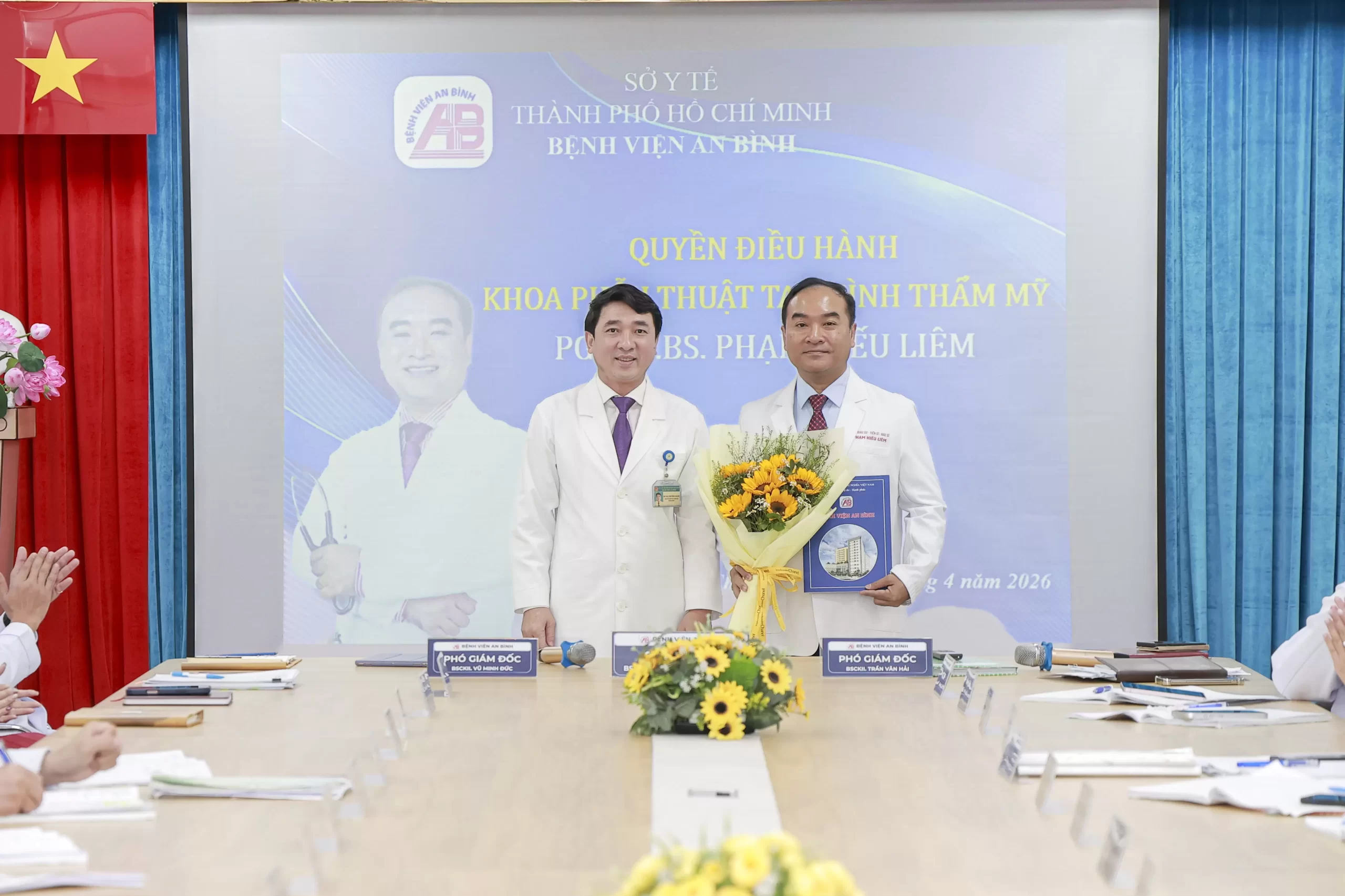 Lễ công bố và trao Quyết định Quyền Điều hành Khoa Phẫu thuật tạo hình thẩm mỹ