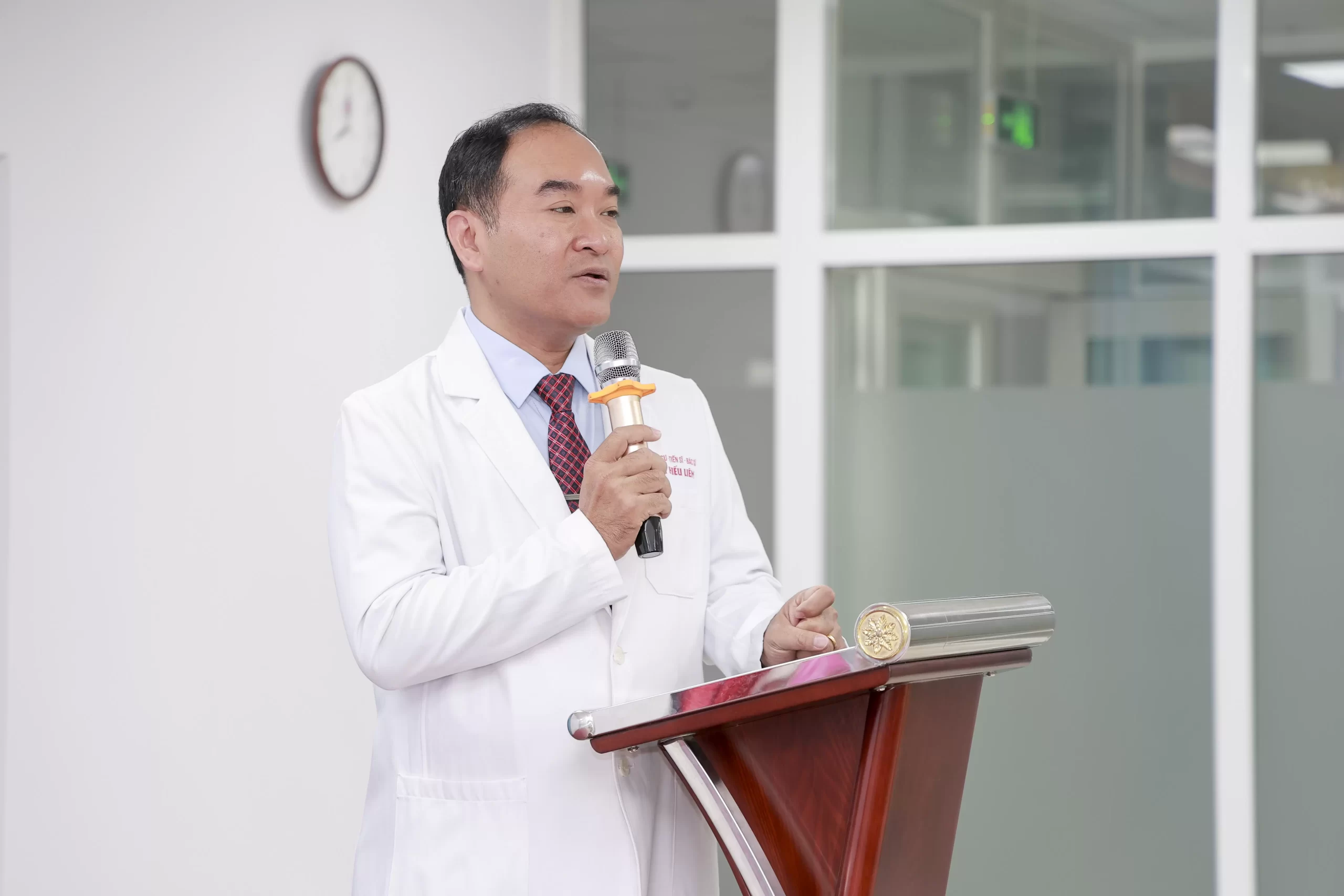 Lễ công bố và trao Quyết định Quyền Điều hành Khoa Phẫu thuật tạo hình thẩm mỹ