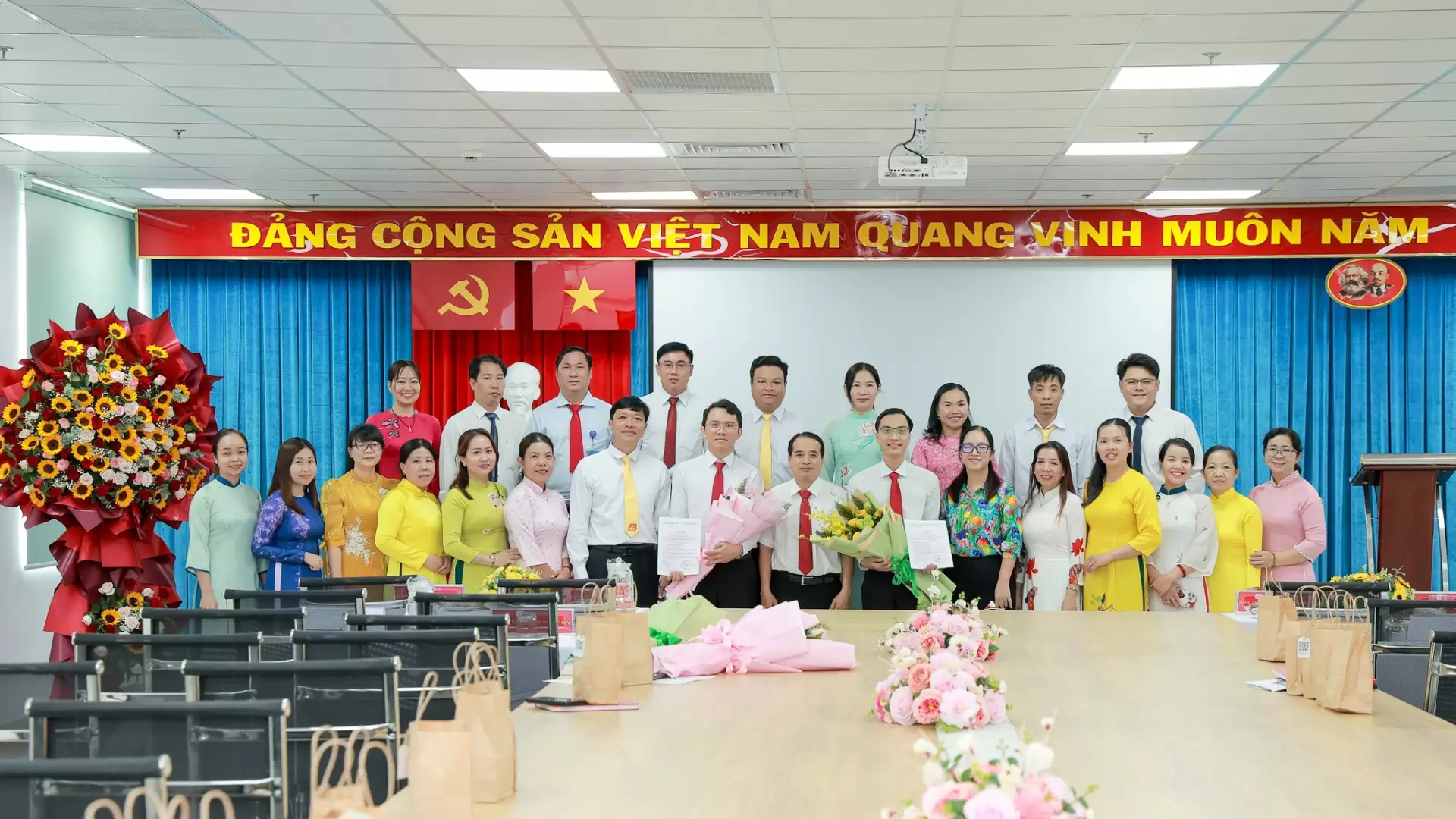 Lễ kết nạp Đảng viên Chi bộ 1 và Chi bộ 2 – Đảng bộ Bệnh viện An Bình