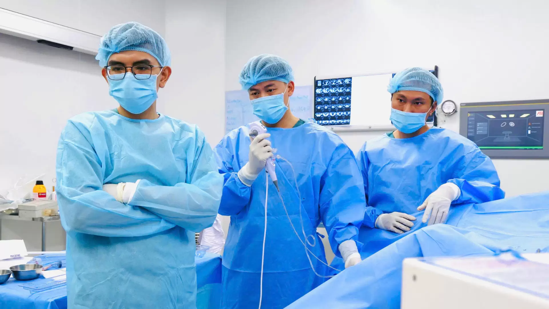 Bệnh viện An Bình triển khai kỹ thuật nội soi tán sỏi thận bằng ống soi mềm, mở rộng điều trị ít xâm lấn cho người bệnh