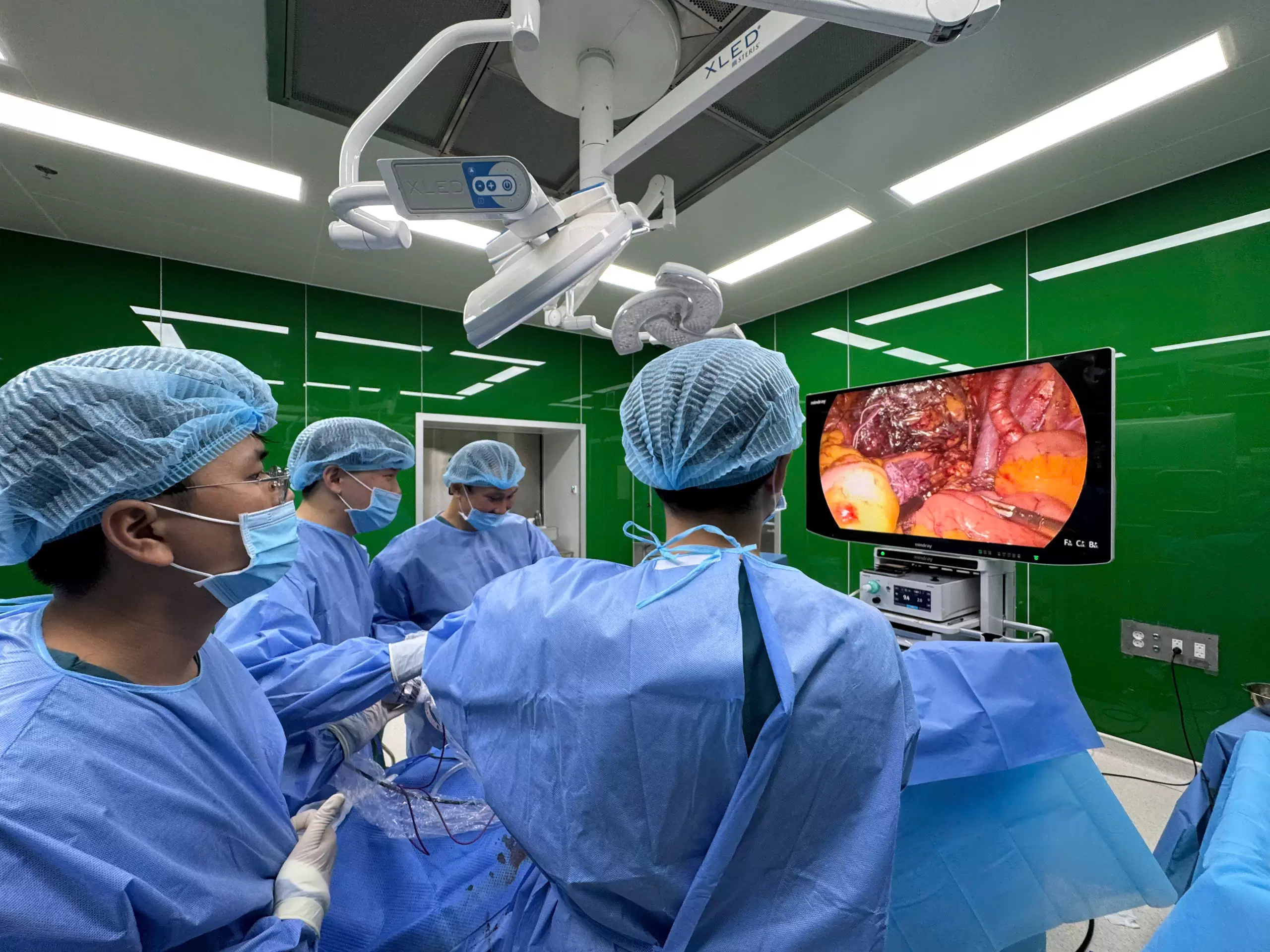 Tiểu máu kéo dài 3 năm nhưng tự mua thuốc uống, người đàn ông 65 tuổi phát hiện ung thư bàng quang giai đoạn muộn