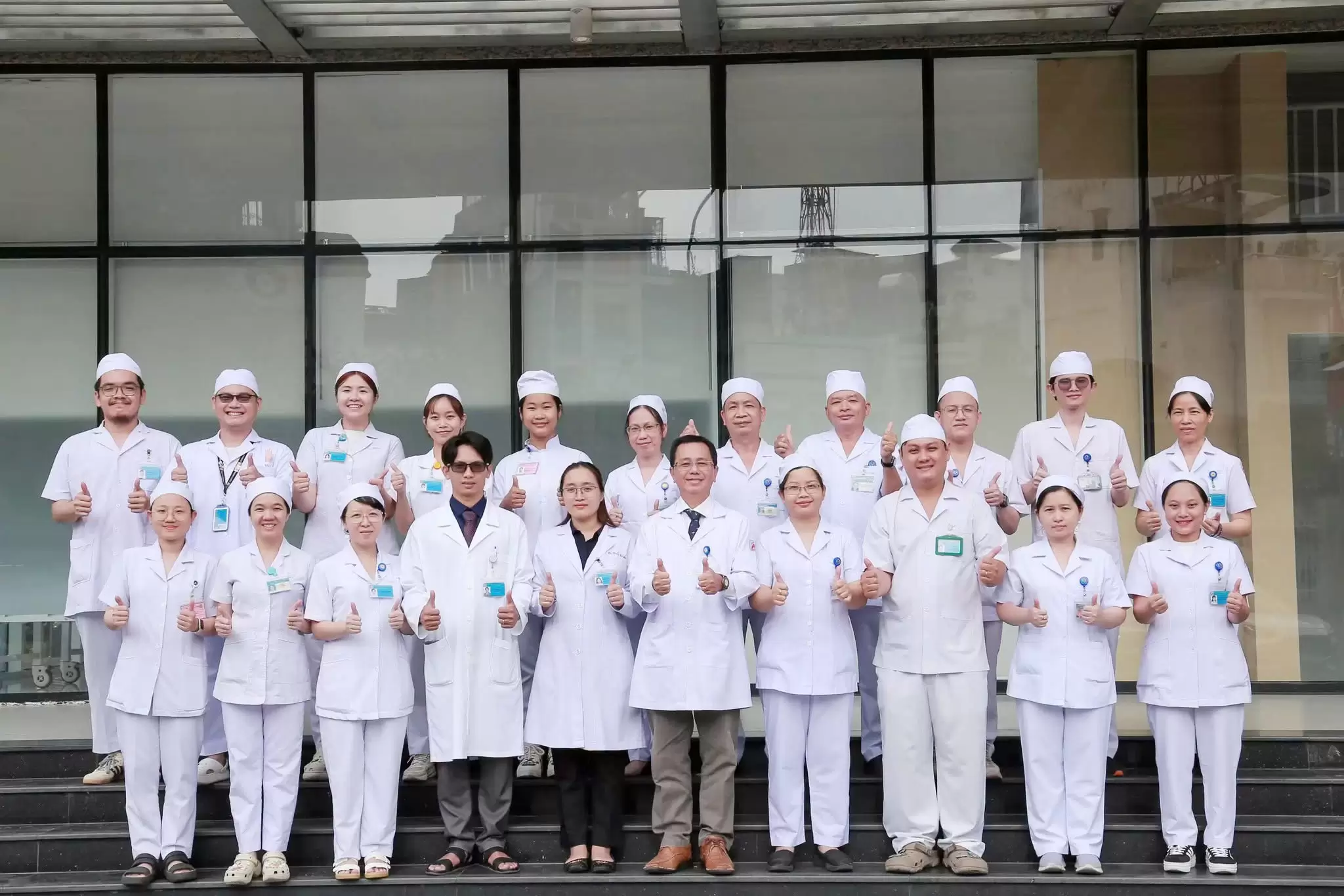 Trước khi là 1 trưởng khoa, thầy là một người thầy
