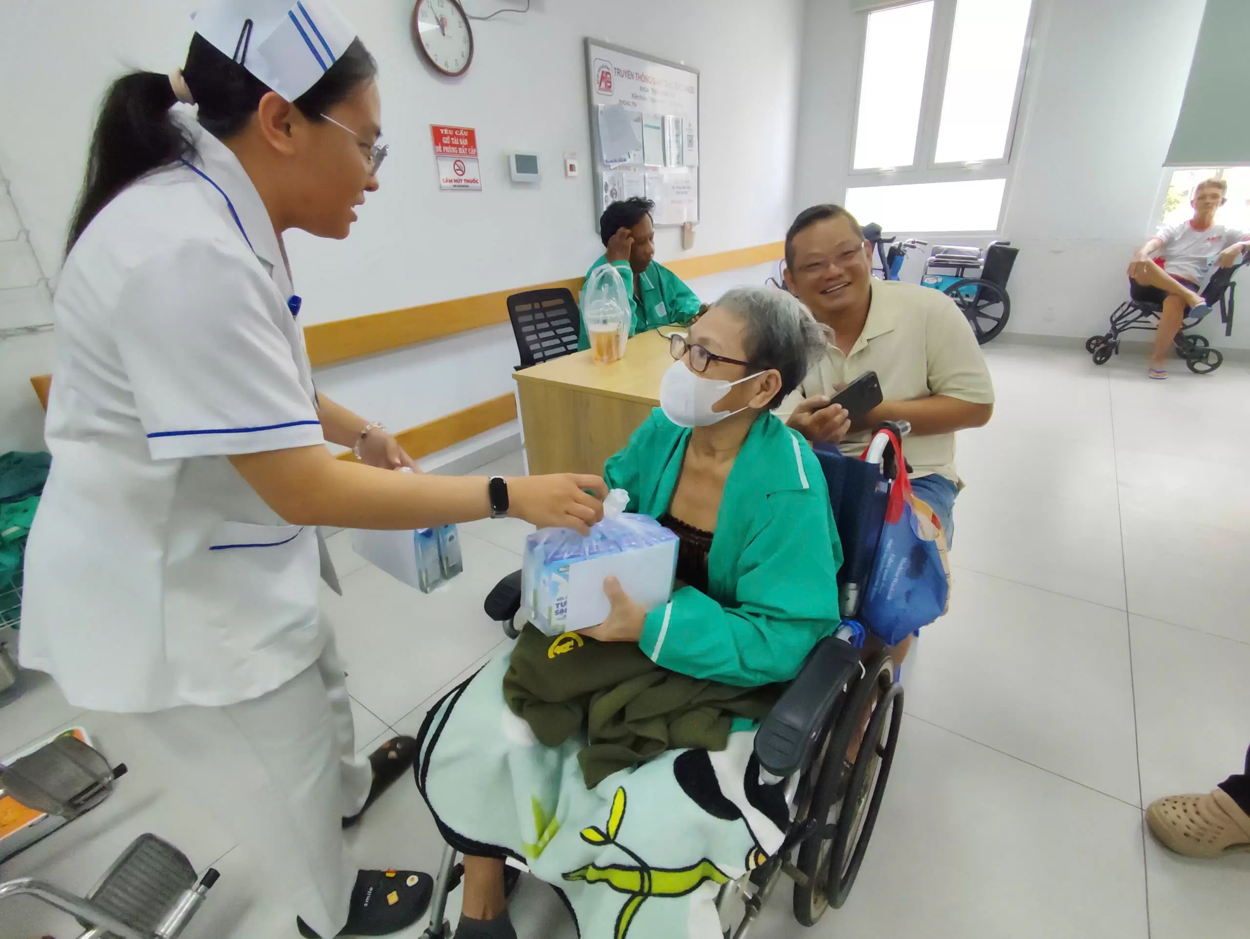 Trung thu tại Bệnh viện An Bình – Khi yêu thương được trao đi từ những điều nhỏ bé