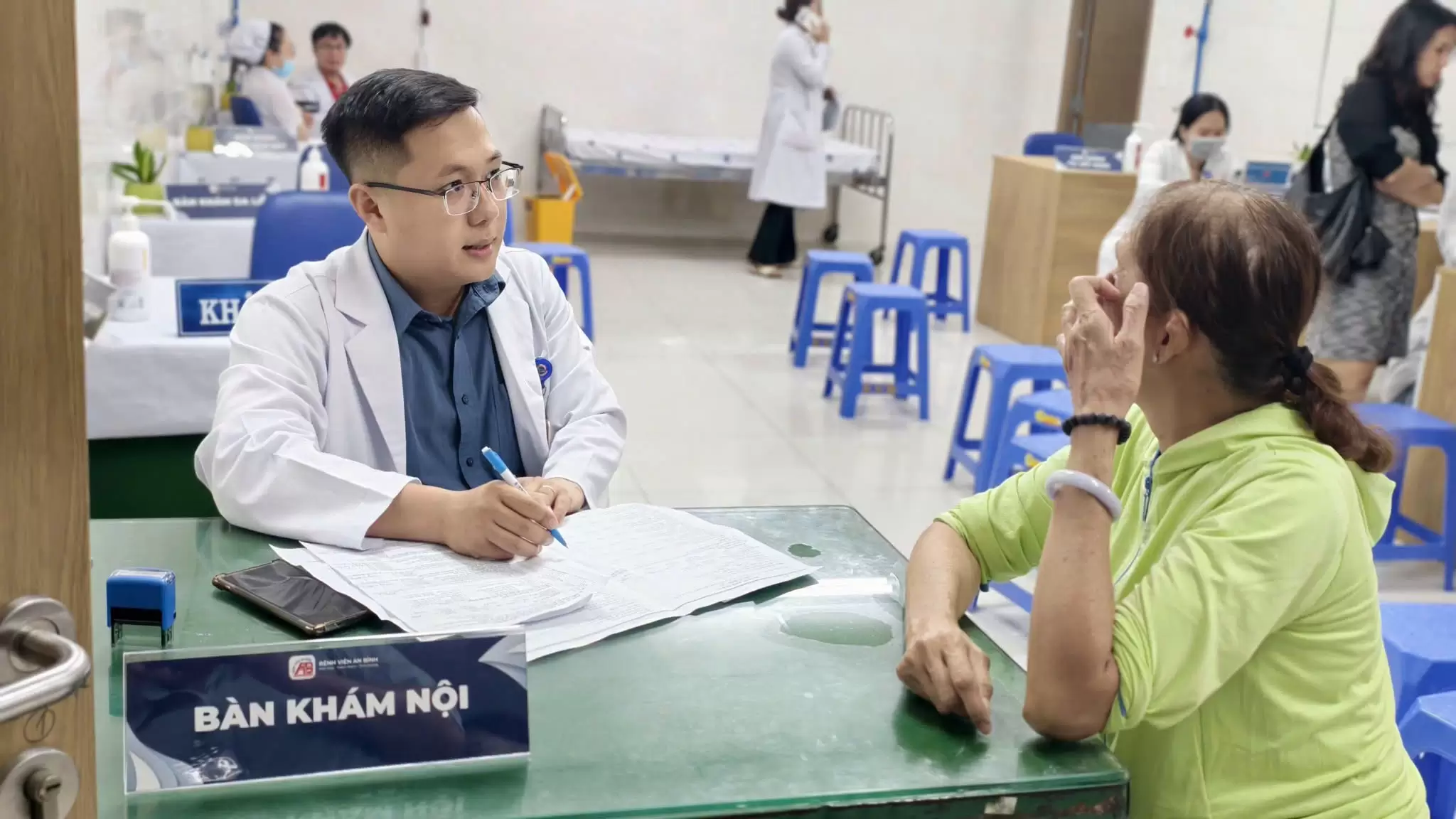 TP.HCM mở rộng đối tượng khám sức khỏe định kỳ miễn phí: Người chưa đăng ký thường trú, tạm trú cần biết